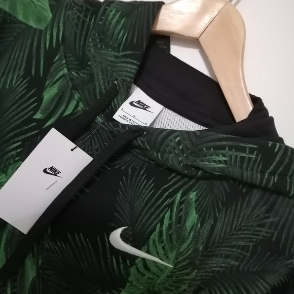 Nike Sportswear Men's Green Pullover Hoodie. Bold Palm Print. New With Tags. - Picture 8 of 13